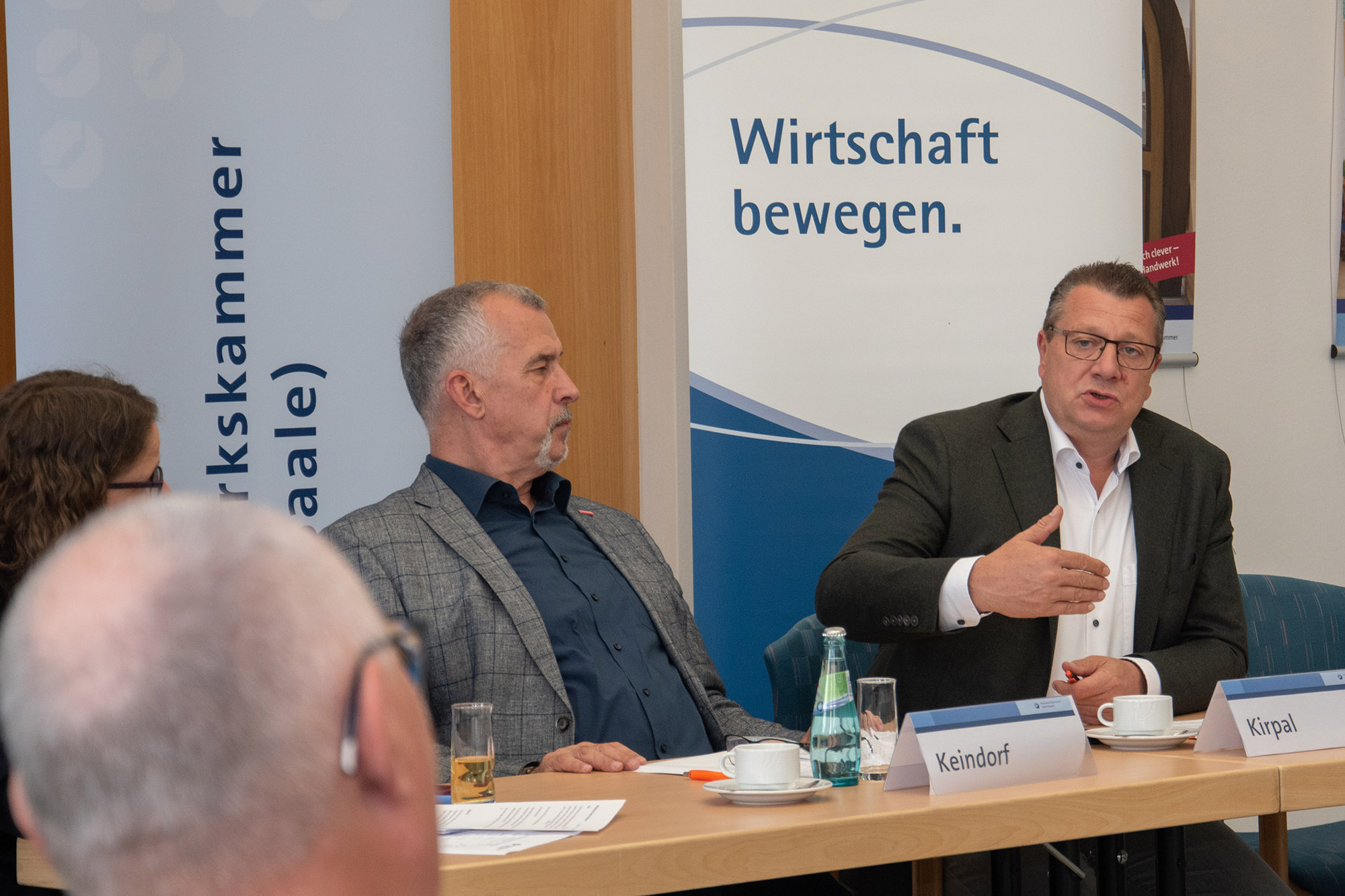 Thomas Keindorf (M.), Präsident Handwerkskammer Halle, und Kristian Kirpal, Präsident Industrie- und Handelskammer zu Leipzig, beim mitteldeutschen Konjunkturgespräch.