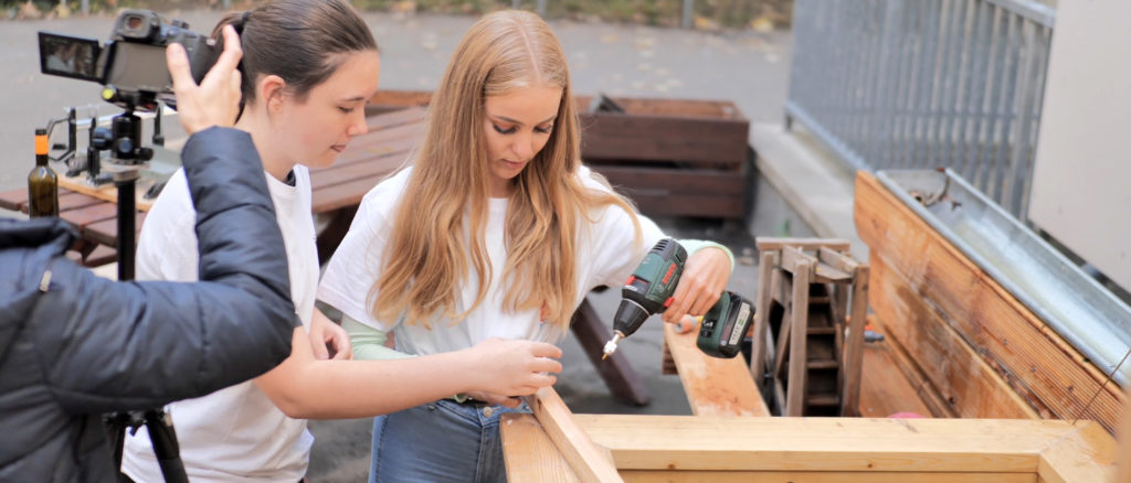 Zwei Schülerinnen der Franckeschule, die beim Handwerkswettbewerb 2020 mitgemacht haben.