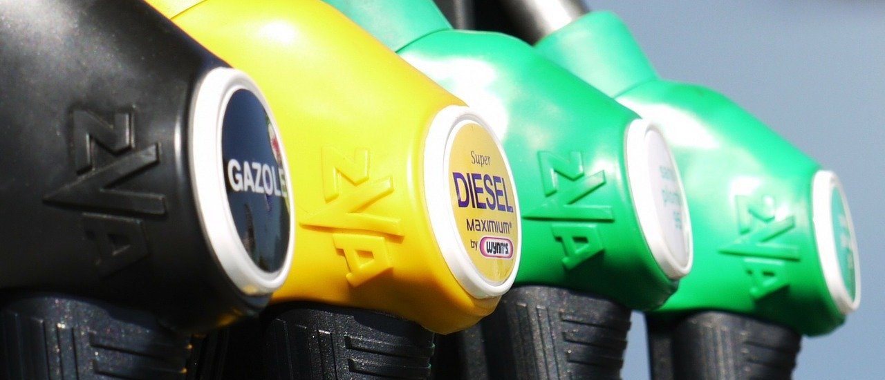 Diesel und Benzin an der Zapfsäule